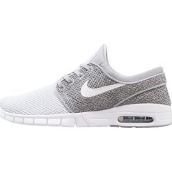 Nike SB STEFAN JANOSKI MAX Tenisówki i Trampki wolf grey/white/dark grey/pure. Trampki męskie Nike SB, z materiału. W wyprzedaży za 399.20 zł.