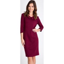 Bordowa sukienka z rękawem 3/4 QUIOSQUE. Sukienki damskie marki QUIOSQUE. W wyprzedaży za 139.99 zł.