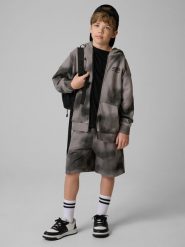 4F Spodenki dresowe chłopięce - czarne 122/128 (6-8 lat). Czarne szorty dla chłopców 4f, na lato, bez wzorów, z dresówki. Za 69.99 zł.