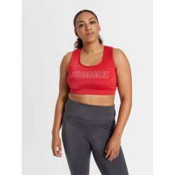 Biustonosz dla kobiet Hummel Curvy Sports Plus. Czerwone obuwie sportowe damskie Hummel, bez wzorów, na fitness i siłownię. Za 139.00 zł.