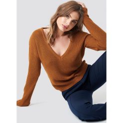 NA-KD Sweter z głębokim dekoltem V - Brown. Brązowe swetry damskie marki NA-KD, dekolt w kształcie v. Za 121.95 zł.