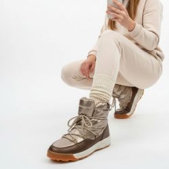 Śniegowce damskie Big Star, z połączenia materiału tekstylnego i syntetycznego z pikowaną cholewką klasycznym sznurowaniem, złote, KK274276. Żółte śniegowce i trapery damskie Big Star, ze skóry ekologicznej. Za 185.00 zł.