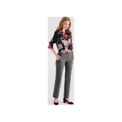 Granatowa bluzka we frezje POLLY. Niebieskie bluzki damskie marki Rabbitrabbit!, eleganckie, z długim rękawem. Za 290.00 zł.