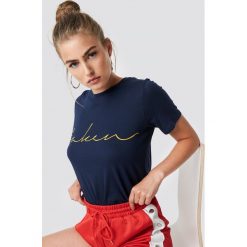 NA-KD Trend T-shirt basic Taken - Blue,Navy. Niebieskie t-shirty damskie NA-KD Trend, z nadrukiem, z jersey, z okrągłym kołnierzem. Za 72.95 zł.