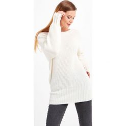 SWETER PATRIZIA PEPE. Białe swetry damskie Patrizia Pepe, l, z aplikacjami, z dzianiny, bez kołnierzyka, bez ramiączek, bez kaptura. W wyprzedaży za 622.30 zł.