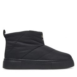 Śniegowce Armani Exchange. Czarne śniegowce i trapery damskie Armani Exchange. Za 779.99 zł.