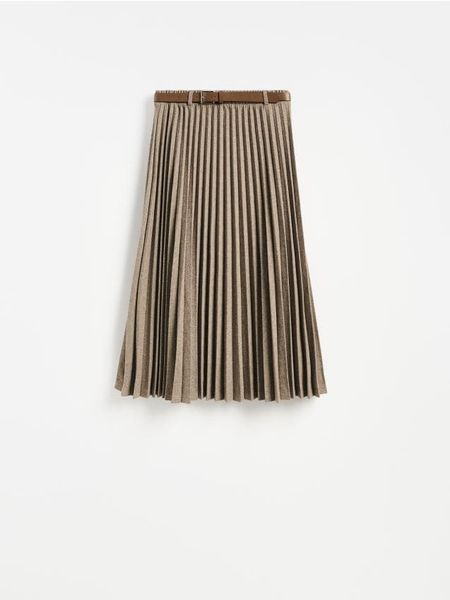 Plisowana spódnica midi z paskiem - brązowy. Brązowe spódnice damskie Reserved, l, bez wzorów, z dzianiny, midi, rozkloszowane. Za 129.99 zł.