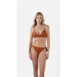 Figi do kostiumów kąpielowych dla kobiet Barts Isla Cheeky Bum Side Ties. Brązowe bikini damskie Barts, m, bez wzorów. Za 162.50 zł.