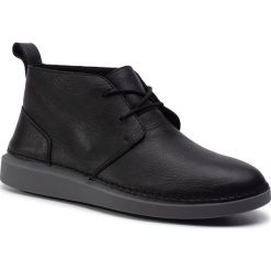 Botki CLARKS - Hale Lo. 261409604 Black Leather. Czarne kozaki damskie Clarks, z materiału, bez obcasa. W wyprzedaży za 249.00 zł.
