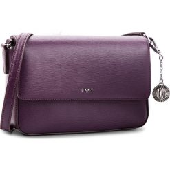 Torebka DKNY - Bryant Md Flap Cbody R82E3467 Brinjal B7J. Listonoszki damskie marki DKNY. W wyprzedaży za 429.00 zł.