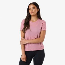 Koszulka treningowa damska Swedemount Ultra Light Tee szybkoschnąca. Czerwone koszulki sportowe damskie SWEDEMOUNT, bez wzorów, sportowe, bez kołnierzyka. Za 129.99 zł.