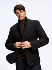 Marynarka slim fit z dodatkiem wełny - ciemnobrązowy. Brązowe marynarki męskie Reserved, bez wzorów, z tkaniny. Za 399.99 zł.