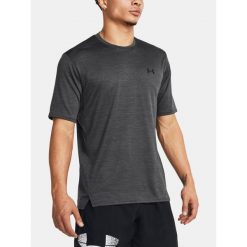 Koszulka Under Armour Tech Vent. Szare koszulki sportowe męskie Under Armour, bez wzorów, bez kołnierzyka, bez ramiączek, na fitness i siłownię. Za 139.99 zł.