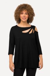 Damskie Bluzka wycięcia krój trapezowy dekolt w łódkę rękaw 3/4. Czarne bluzki damskie Ulla Popken, plus size, bez wzorów, z dżerseju, z asymetrycznym kołnierzem, plus size, bez ramiączek. Za 199.99 zł.