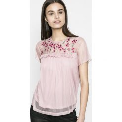 Vero Moda - Top Jade. Szare topy damskie Vero Moda, z aplikacjami, z materiału, z okrągłym kołnierzem, z krótkim rękawem. W wyprzedaży za 59.90 zł.