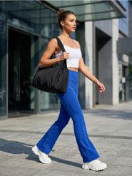 Spodnie flare - niebieski. Niebieskie spodnie materiałowe damskie Sinsay, l, bez wzorów. Za 39.99 zł.