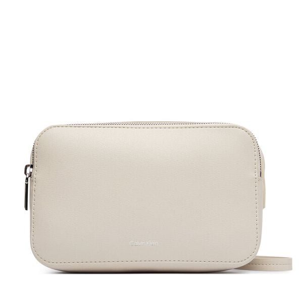 Torebka Calvin Klein. Białe listonoszki damskie Calvin Klein, bez wzorów, bez dodatków. Za 409.99 zł.