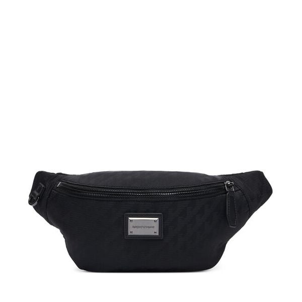 Nerka Emporio Armani. Czarne saszetki męskie Emporio Armani, młodzieżowe, małe. Za 1,039.00 zł.