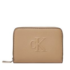 Portfel Calvin Klein Jeans. Brązowe portfele damskie Calvin Klein Jeans, bez wzorów, z jeansu. Za 129.99 zł.