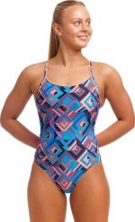 Karl Lagerfeld Strój kąpielowy damski jednoczęściowy na basen plażę Funkita R.D36. Kostiumy jednoczęściowe damskie KARL LAGERFELD, bez wzorów, sportowe, do pływania. Za 259.00 zł.