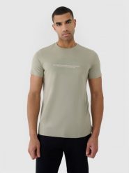 4F T-shirt regular z nadrukiem męski - khaki S. Brązowe koszulki sportowe męskie 4f, m, bez wzorów, z bawełny, bez kołnierzyka, bez ramiączek. W wyprzedaży za 39.99 zł.