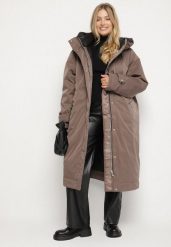 Brązowa Kurtka z Kapturem o Wydłużonym Fasonie z Kieszeniami na Suwak Loreldra. Brązowe kurtki damskie Born2be, l, bez wzorów, z kapturem. Za 359.99 zł.