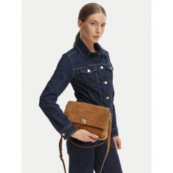 Torebka Tory Burch. Brązowe torebki do ręki damskie Tory Burch, bez wzorów, klasyczne, bez dodatków. Za 2,639.00 zł.