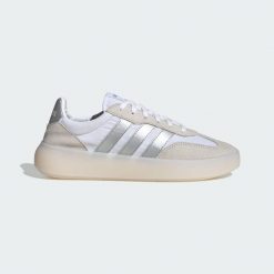 Buty Barreda Decode. Białe obuwie sportowe damskie Adidas, bez wzorów, z syntetyku, trekkingowe. Za 369.00 zł.