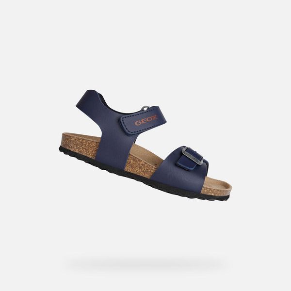 Sandały dziecięce Geox Ghita. Czerwone sandały chłopięce Geox, z materiału, bez zapięcia. Za 226.00 zł.