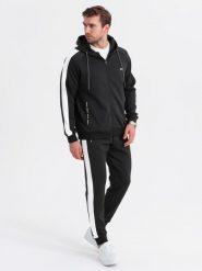 Komplet dresowy męski oldschool bluza rozpinana z kapturem + spodnie joggery - czarny V1. Czarne bluzy męskie Ombre Clothing, m, z aplikacjami, z dresówki, na fitness i siłownię. Za 379.99 zł.