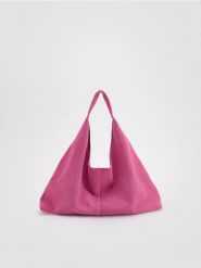 Zamszowa torebka shopper z saszetką - hibiskus. Torebki shopper damskie Reserved, bez wzorów, ze skóry, klasyczne, zamszowe, bez dodatków. Za 399.99 zł.