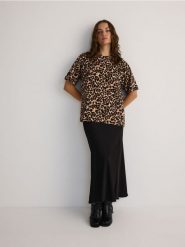 Bawełniany t-shirt oversize - wielobarwny. T-shirty damskie Reserved, l, bez wzorów, z bawełny, bez kołnierzyka. W wyprzedaży za 45.99 zł.