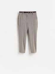 Spodnie z paskiem - beżowy. Brązowe spodnie materiałowe damskie Reserved, bez wzorów, z bawełny. Za 119.99 zł.