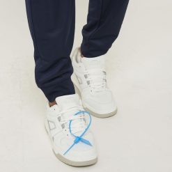 Niebieskie oddychające szorty biegowe Cleveland. Niebieskie szorty sportowe damskie Legea, na lato, bez wzorów, z poliesteru, sportowe. Za 84.00 zł.