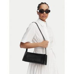 Torebka Balagan. Czarne torebki do ręki damskie BALAGAN, bez wzorów, klasyczne, bez dodatków. Za 849.99 zł.