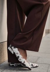 Brązowe Czółenka Balerinki Vices w Krowie Łaty ze Szpiczastym Noskiem i Skórzaną Wkładką Falavesa. Brązowe czółenka damskie Born2be, bez wzorów, z jeansu, eleganckie, ze szpiczastym noskiem, bez obcasa, na obcasie, bez zapięcia. Za 89.99 zł.