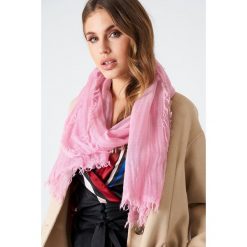 Filippa K Szal Cold Dyed Wool - Pink. Różowe szaliki i chusty damskie marki Filippa K. W wyprzedaży za 103.19 zł.