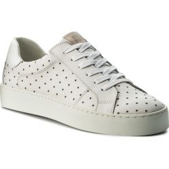 Sneakersy BULLBOXER - 962011E5L White/Beige. Białe półbuty damskie Bullboxer, bez wzorów, z lakierowanej skóry, bez obcasa, na płaskiej podeszwie, bez zapięcia. W wyprzedaży za 219.00 zł.