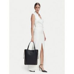 Torebka Elisabetta Franchi. Czarne torebki do ręki damskie Elisabetta Franchi, bez wzorów, bez dodatków. Za 1,799.00 zł.