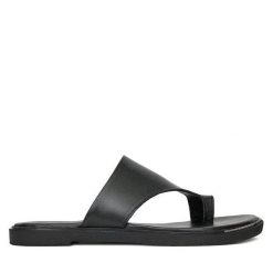 Japonki Lasocki. Czarne klapki damskie Lasocki, bez wzorów, bez obcasa. Za 169.99 zł.