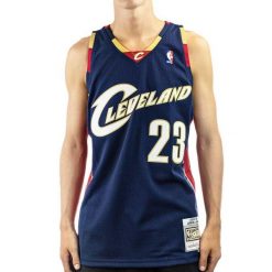Koszulka męska do koszykówki Mitchell & Ness Cavaliers Lebron James. Niebieskie koszulki sportowe męskie Mitchell & Ness, m, bez wzorów, bez kołnierzyka, bez ramiączek, do koszykówki. Za 559.00 zł.