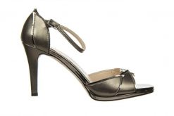 Sandały Bayla-187 587-1109 Platinum 187115, Czarny, Skóra ekologiczna - 38. Czarne sandały damskie Bayla, bez wzorów, z materiału, bez obcasa, na platformie, bez zapięcia. W wyprzedaży za 152.10 zł.