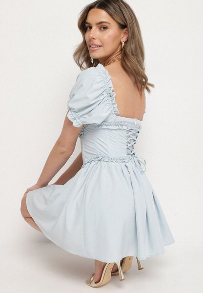 Niebieska Sukienka Vices w Rustykalnym Stylu z Gorsetowym Wiązaniem Tolaviela. Niebieskie sukienki damskie Born2be, na imprezę, m, z aplikacjami, z jeansu, eleganckie, bez kołnierzyka, bez ramiączek, mini, gorsetowe. Za 129.99 zł.