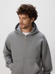 Gładka bluza z kapturem - jasnoszary. Szare bluzy męskie Reserved, l, bez wzorów, z dzianiny, z kapturem. Za 149.99 zł.