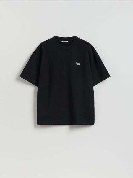 T-shirt boxy z nadrukiem - czarny. Czarne t-shirty męskie Reserved, l, bez wzorów, z bawełny, bez kołnierzyka. Za 79.99 zł.