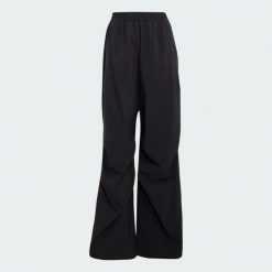 Płócienne spodnie City Tech Parachute. Czarne spodnie materiałowe damskie Adidas, l, bez wzorów, z elastanu, z podwyższonym stanem. Za 259.00 zł.
