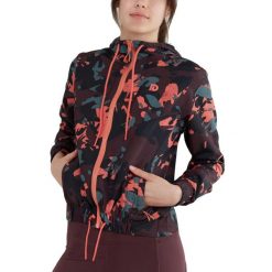 Damska wiatrówka Fundango Breeze Windbreaker. Czerwone kurtki damskie Fundango, l, bez wzorów, z softshellu, bez kaptura. Za 419.90 zł.