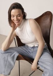 Biała Gładka Bluzka Bez Rękawów z Półgolfem Nedivra. Białe koszule damskie Born2be, m, bez wzorów, z elastanu, biznesowe, bez kołnierzyka, bez ramiączek. Za 64.99 zł.