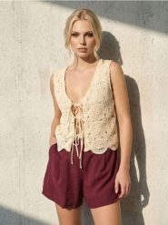 Luźne szorty z wiskozą - fioletowy. Fioletowe szorty damskie Sinsay, l, bez wzorów, z wiskozy. Za 29.99 zł.