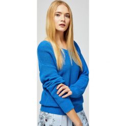 Sweter z wiązaniem. Niebieskie swetry damskie MOODO, l, bez wzorów, bez kołnierzyka, bez ramiączek, bez kaptura. Za 39.99 zł.